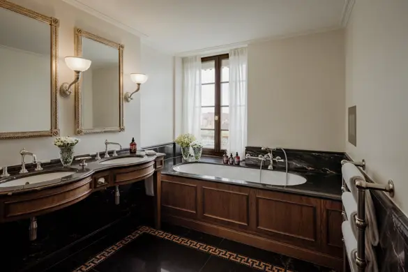 Les Trois Rois River Junior Suite 320 1960