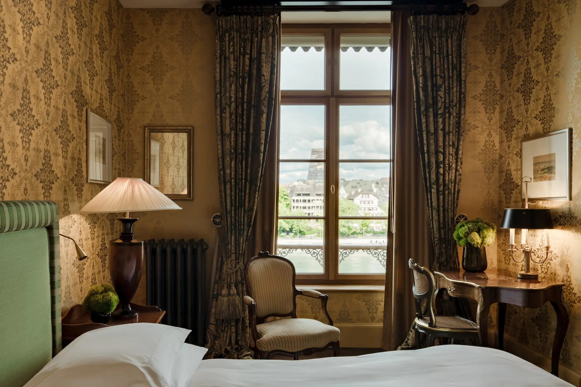 Les Trois Rois Zimmer River Queen Room (2) (1)