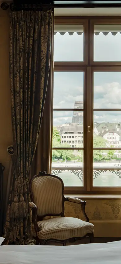 Les Trois Rois River Queen Room 216 1601