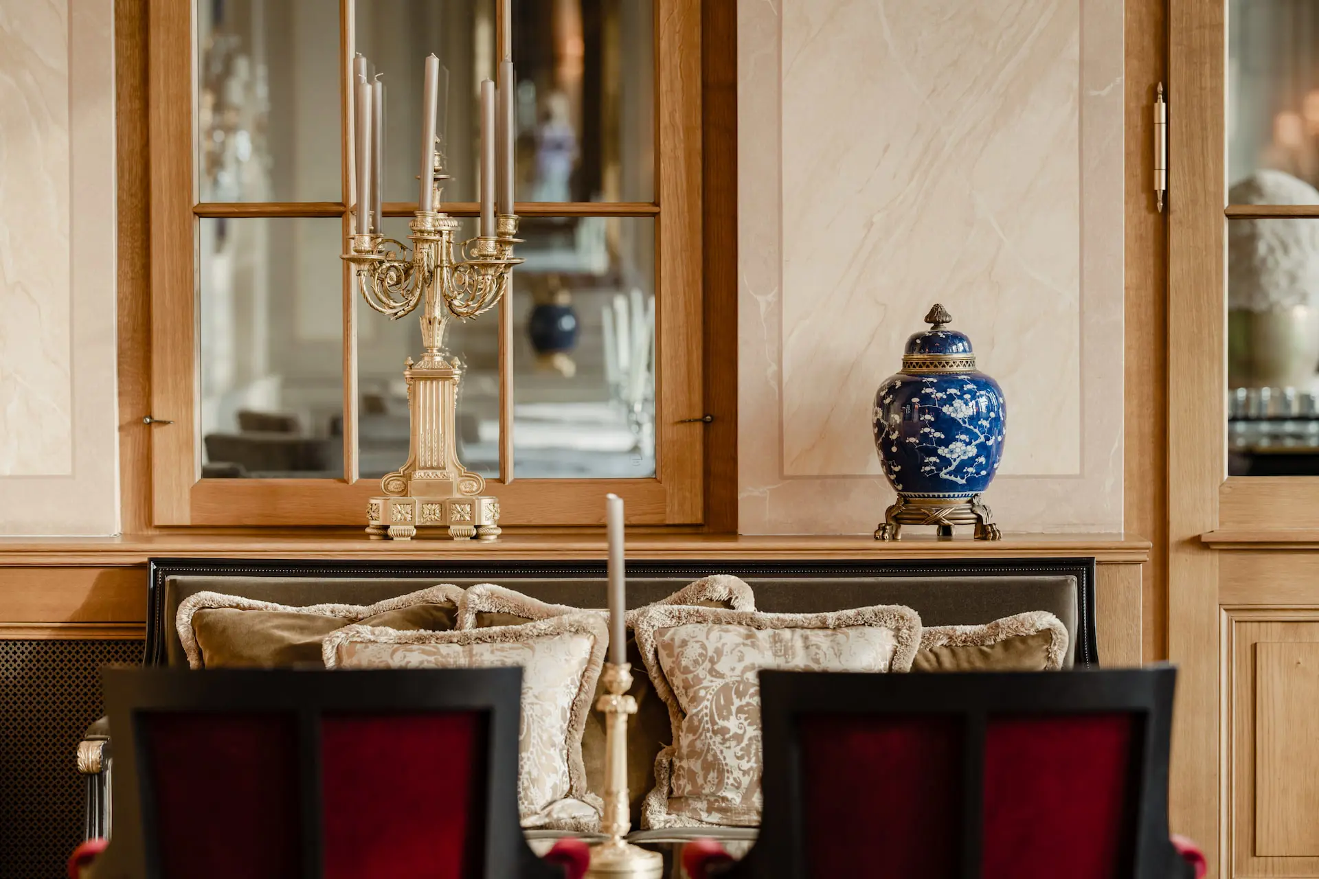 Les Trois Rois Bar Lobby