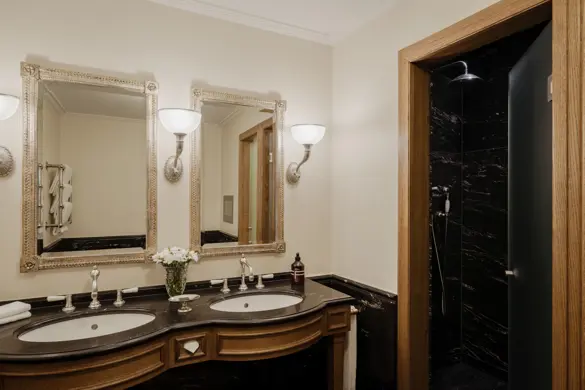 Les Trois Rois River Suite Balcony 222 1805 1920Px (1)