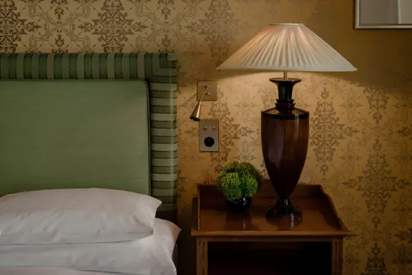 Les Trois Rois River Queen Room 216 1603