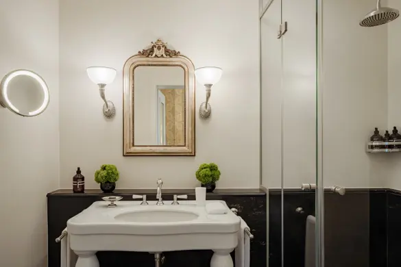 Les Trois Rois City Queen Room 105 1104