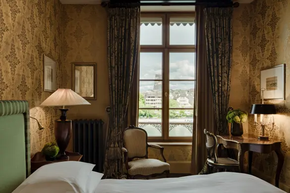 Les Trois Rois River Queen Room 216 1601