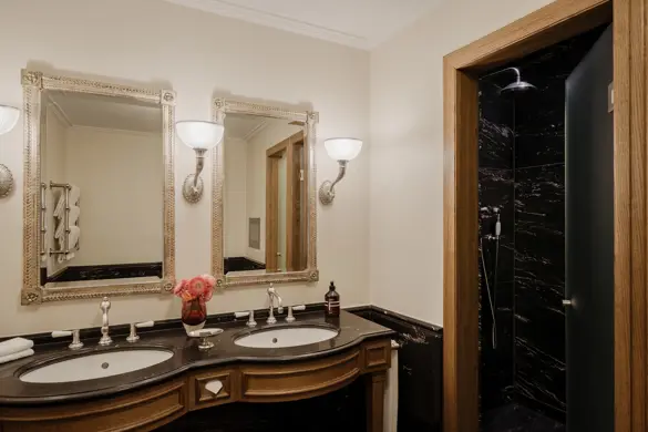 Les Trois Rois River Suite 322 1831 2