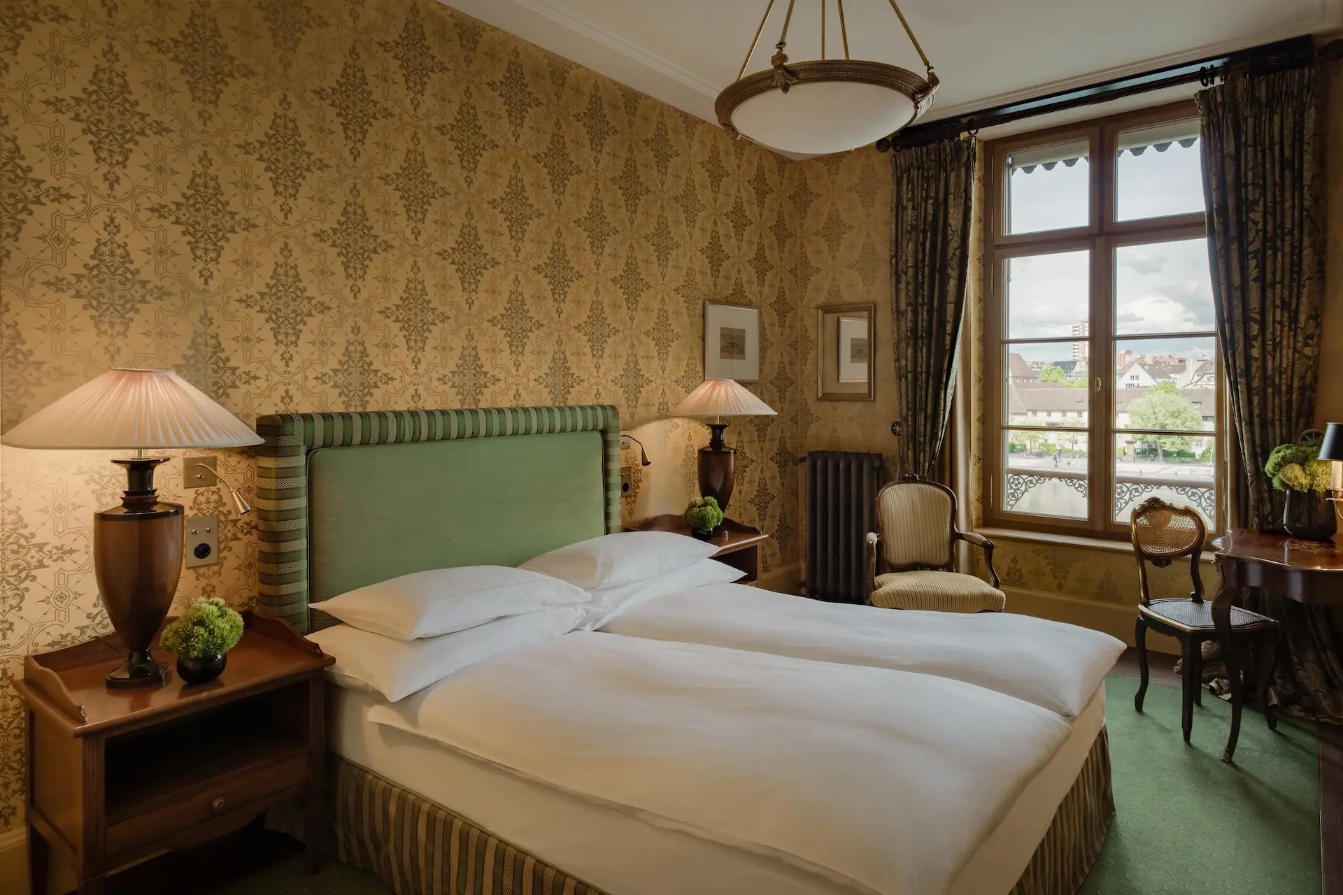 Les Trois Rois Zimmer River Queen Room