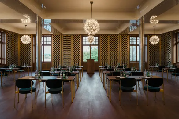 2505 OP Les Trois Rois Bankett 5038